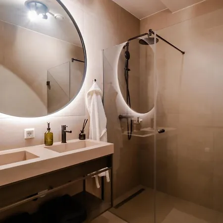 2br Penthouse Centre *