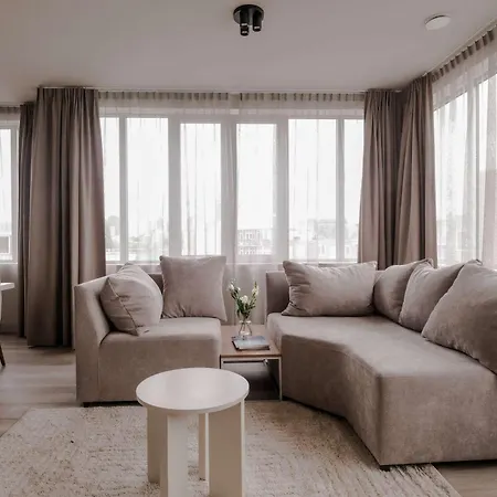 2br Penthouse Centre