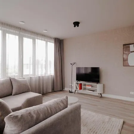 2br Penthouse Centre *