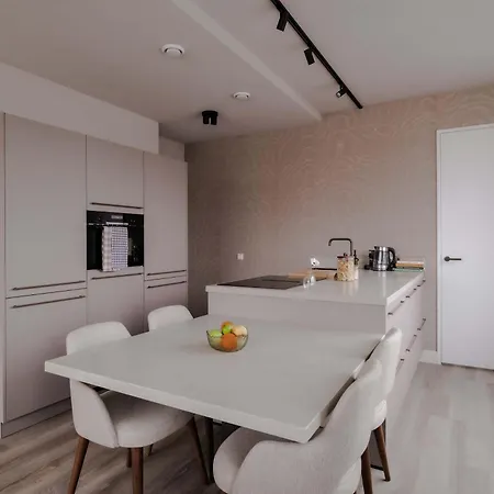 Apartment 2br Penthouse Centre *